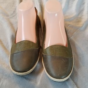Olukai Lino flat in olive green leather Sz 9